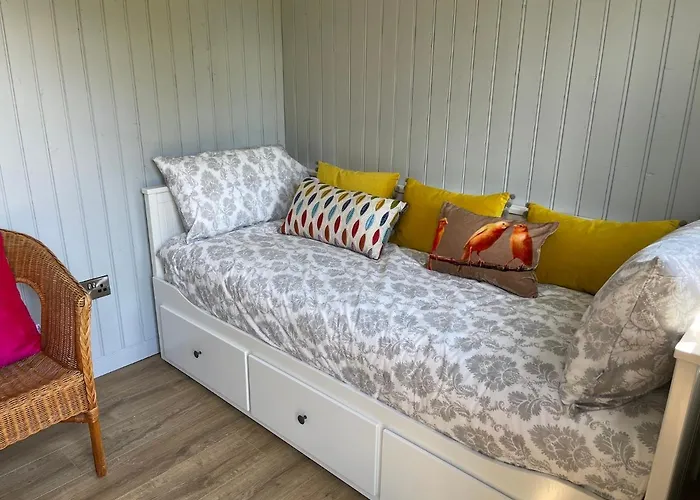 Hawthorn Hut Kilkenny Glamping At Jenkinstown House