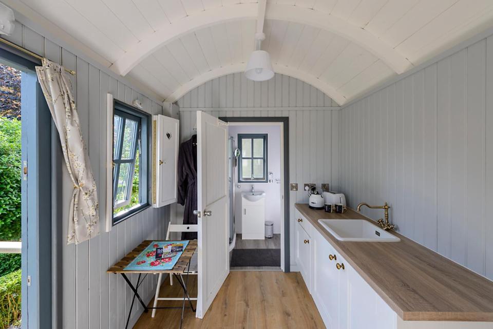 Hawthorn Hut Kilkenny Glamping At Jenkinstown House